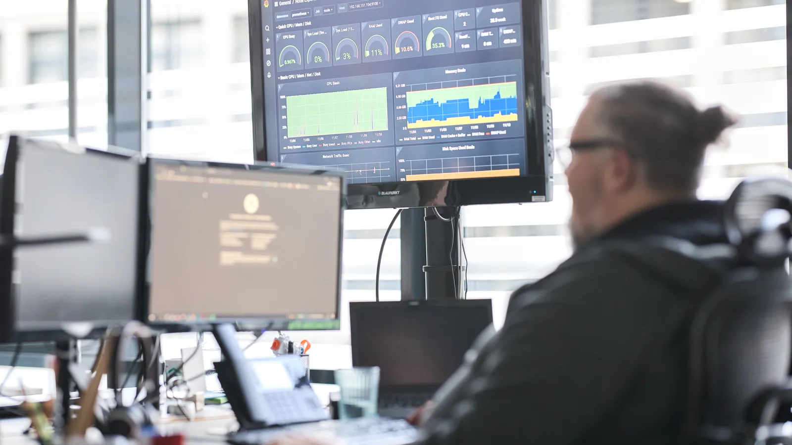 Vulnerability Management: Adacor-Kollege überwacht Systeme am Monitoring-Dashboard